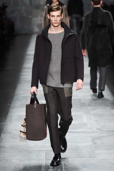 Look 15